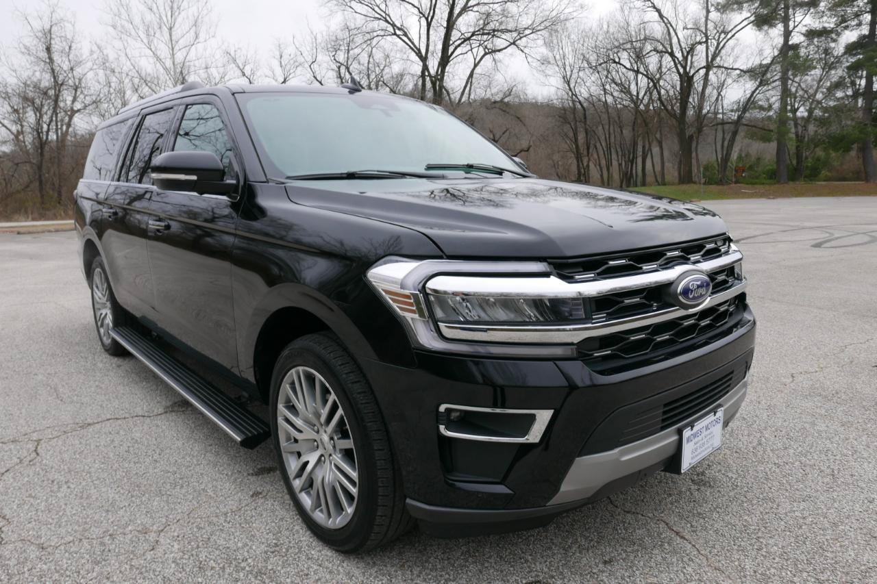 Used 2024 Ford Expedition Max Limited AWD/4WD image 3
