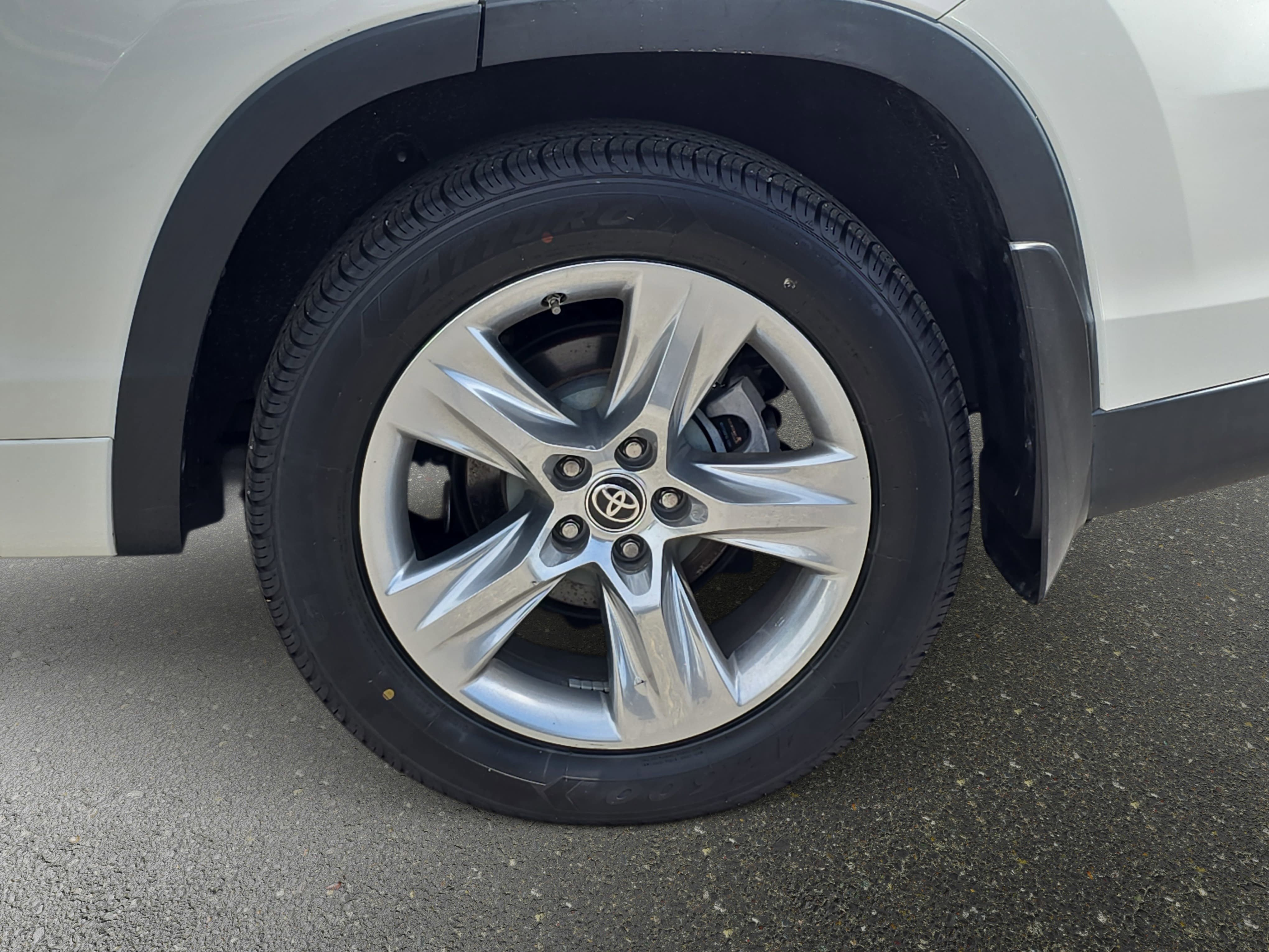 Used 2019 Toyota Highlander Limited image 31