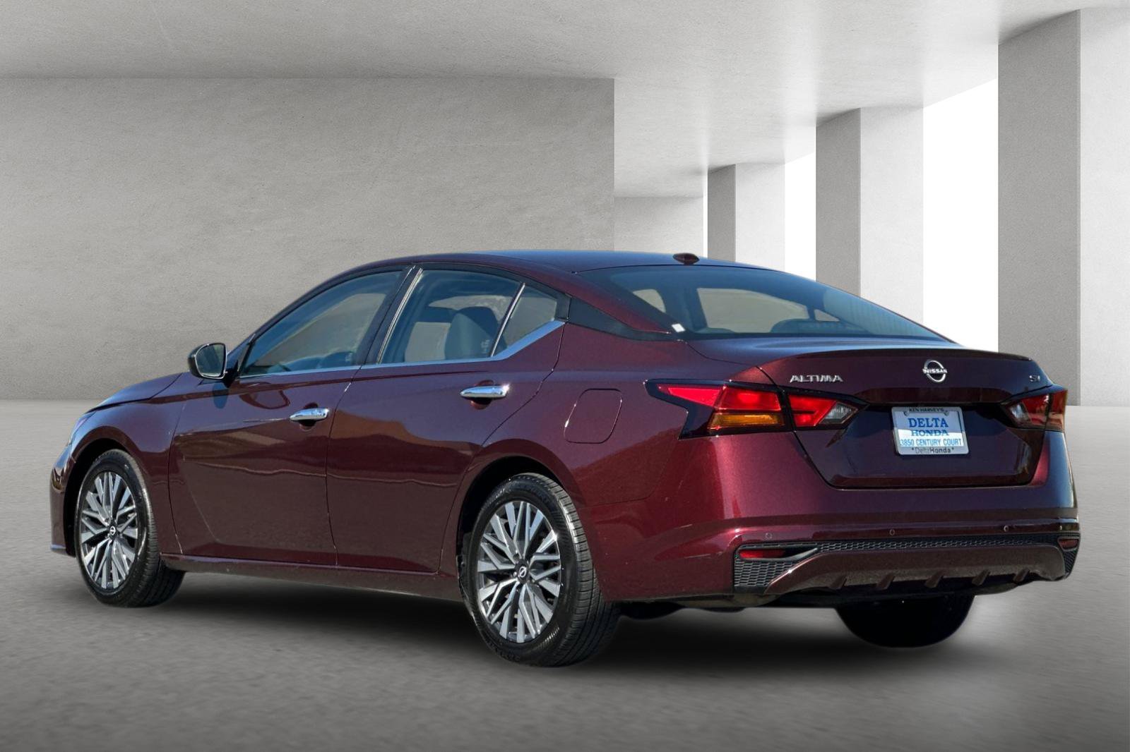Used 2024 Nissan Altima 2.5 SV FWD image 6