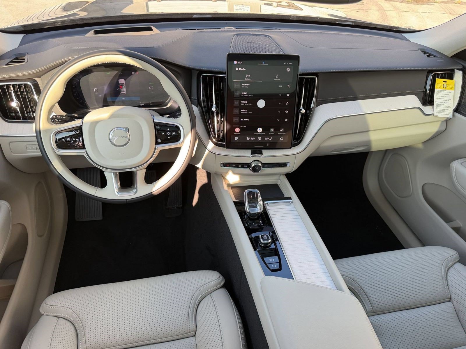 New 2026 Volvo XC60 T8 Ultra w/ Climate Package AWD/4WD image 16