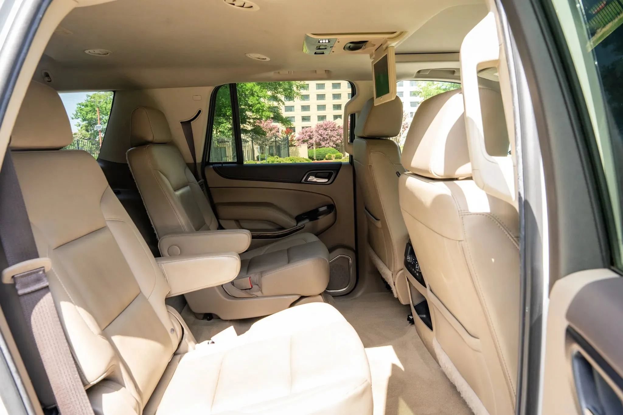 Used 2020 GMC Yukon SLT w/ Premium Edition AWD/4WD image 18