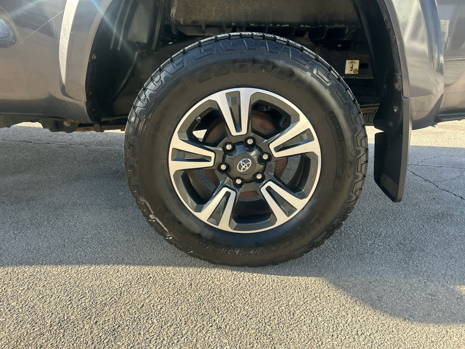 Used 2018 Toyota Tacoma TRD Sport image 10