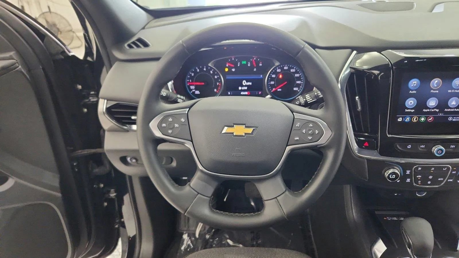 Used 2023 Chevrolet Traverse LT FWD image 32