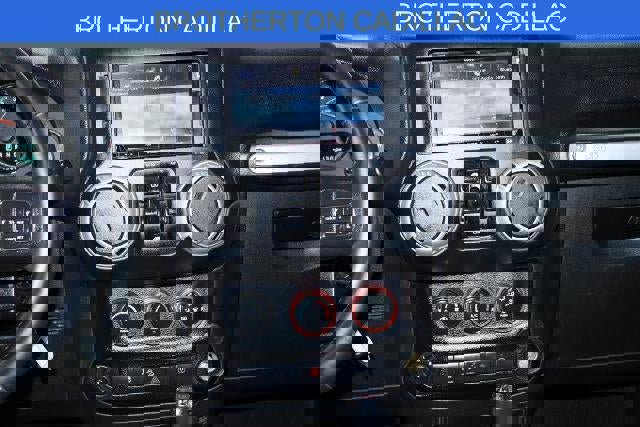 Used 2016 Jeep Wrangler Unlimited Rubicon w/ Connectivity Group image 23