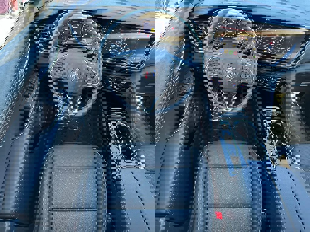 Used 2023 Buick Envision Avenir image 16