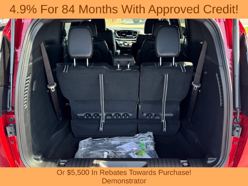 New 2026 Chrysler Pacifica Select FWD image 14