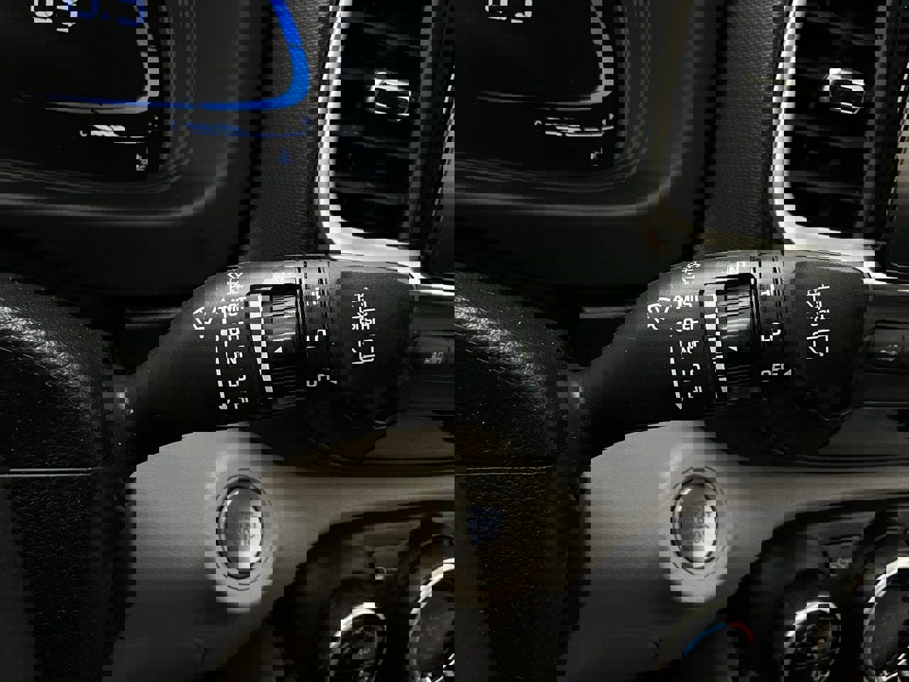 Used 2025 Hyundai Venue SEL image 37