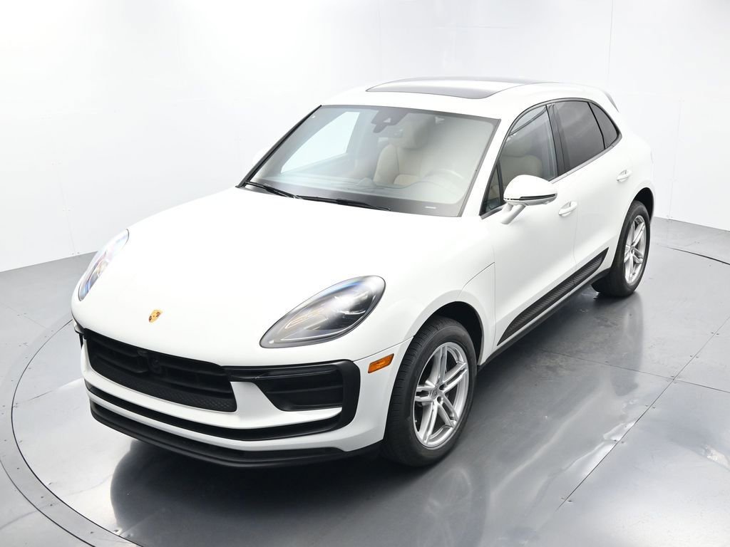 Certified 2023 Porsche Macan AWD/4WD image 32