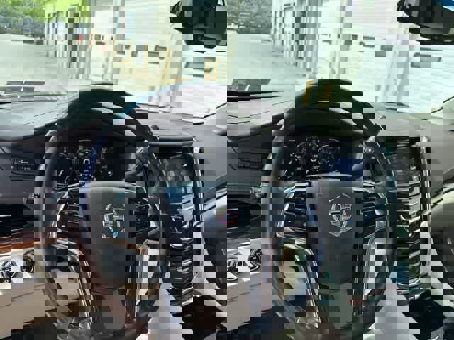 Used 2015 Cadillac Escalade Luxury AWD/4WD image 7