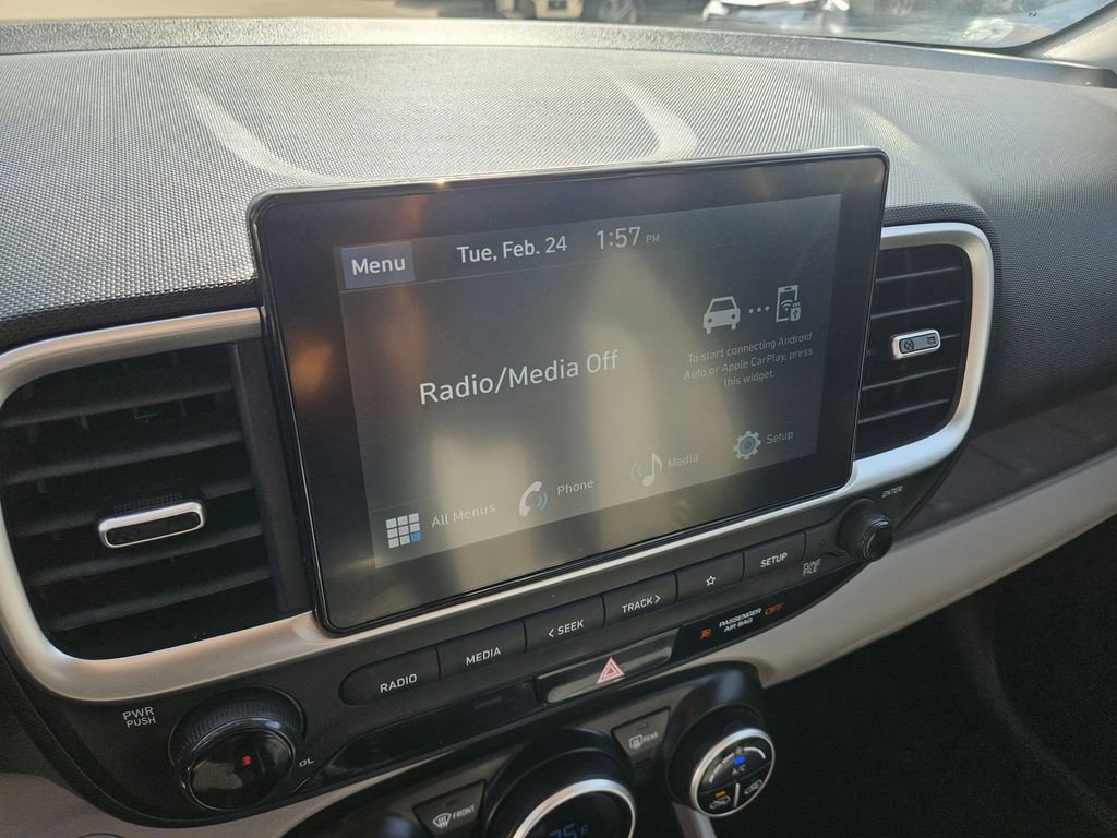 Used 2025 Hyundai Venue SEL image 21