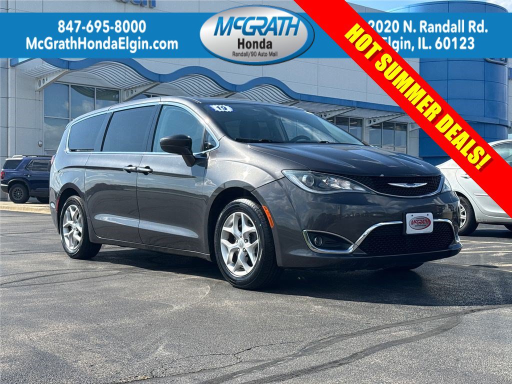 Used 2019 Chrysler Pacifica Touring Plus w/ Tire & Wheel Group FWD image 1