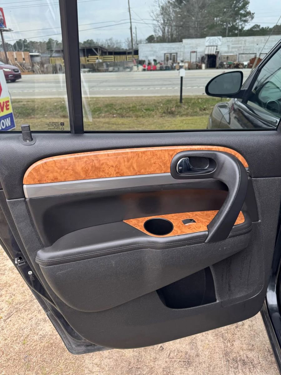 Used 2011 Buick Enclave CXL image 18