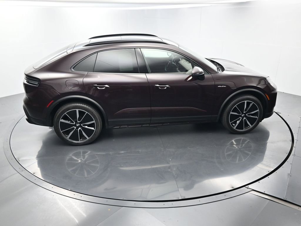 Certified 2025 Porsche Macan Electric image 40