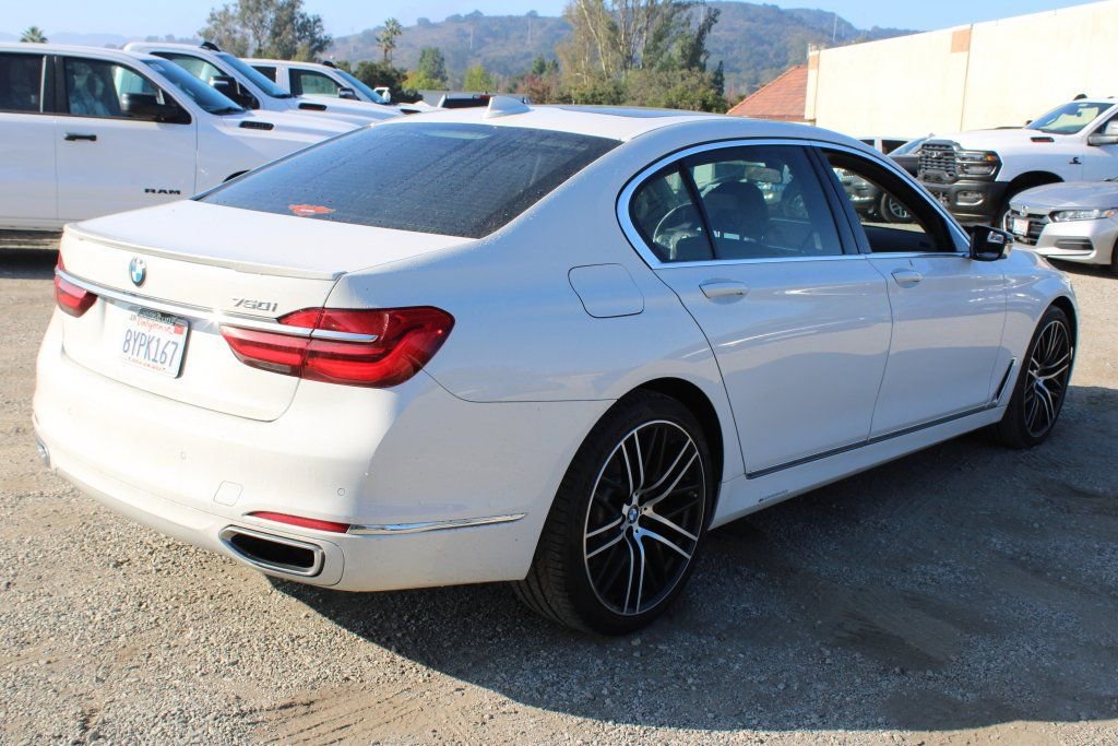 Used 2018 BMW 750i image 4