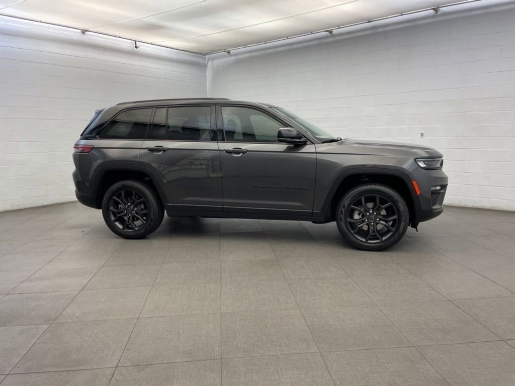 New 2025 Jeep Grand Cherokee Limited AWD/4WD image 3