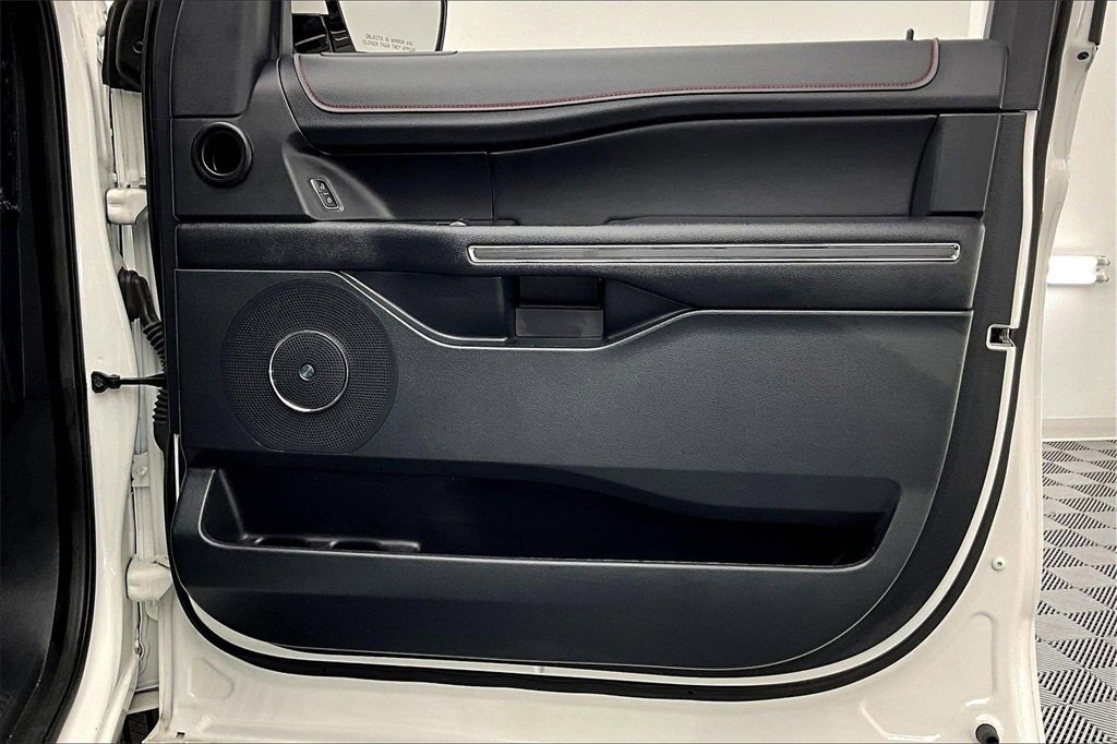 Used 2022 Ford Expedition Max Limited image 24