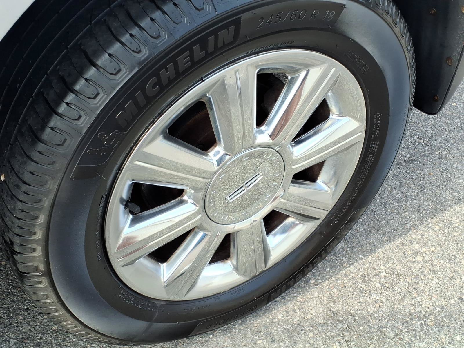 Used 2009 Lincoln MKX AWD image 11