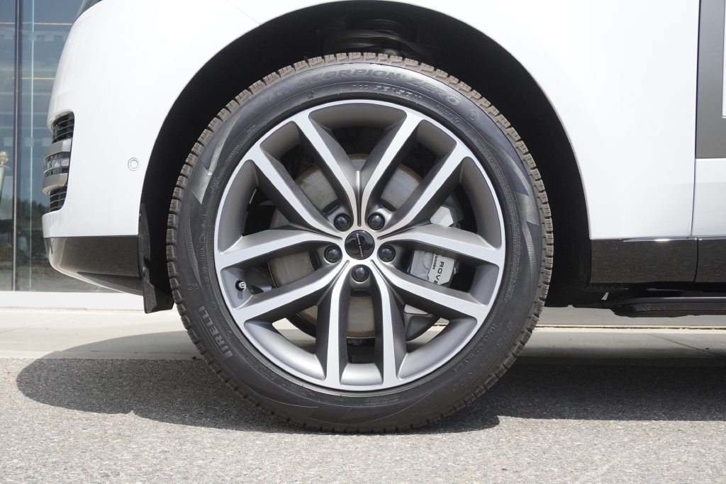 New 2026 Land Rover Range Rover Long Wheelbase SE AWD/4WD image 34