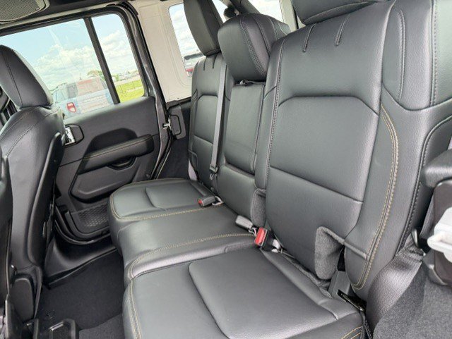 Used 2026 Jeep Wrangler Unlimited Sahara AWD/4WD image 27
