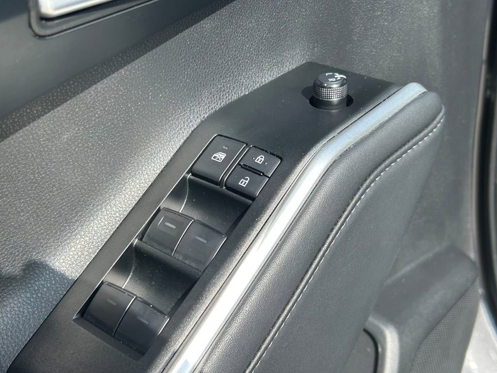 Certified 2025 Toyota Highlander XLE FWD image 26