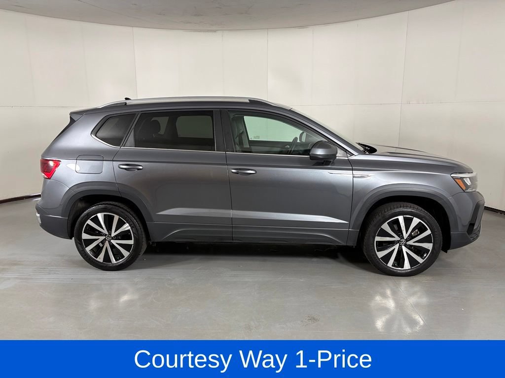 Used 2024 Volkswagen Taos SE FWD image 11