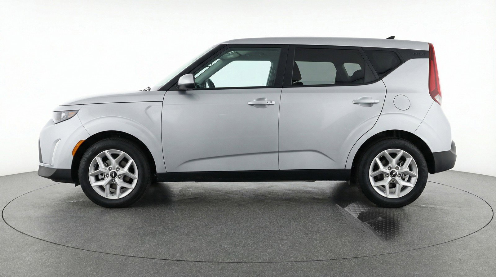 Used 2025 Kia Soul LX w/ LX Technology Package FWD image 5