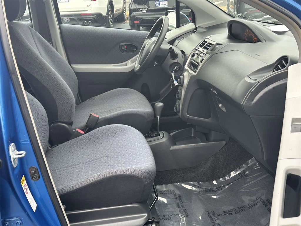 Used 2009 Toyota Yaris 4-Door Hatchback image 6