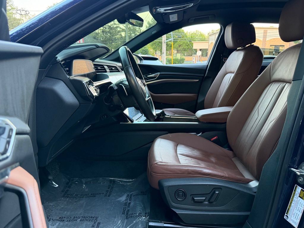 Used 2022 Audi e-tron Premium AWD/4WD image 25
