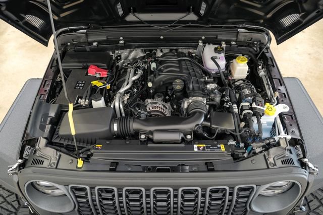 Used 2025 Jeep Gladiator Sport AWD/4WD image 27