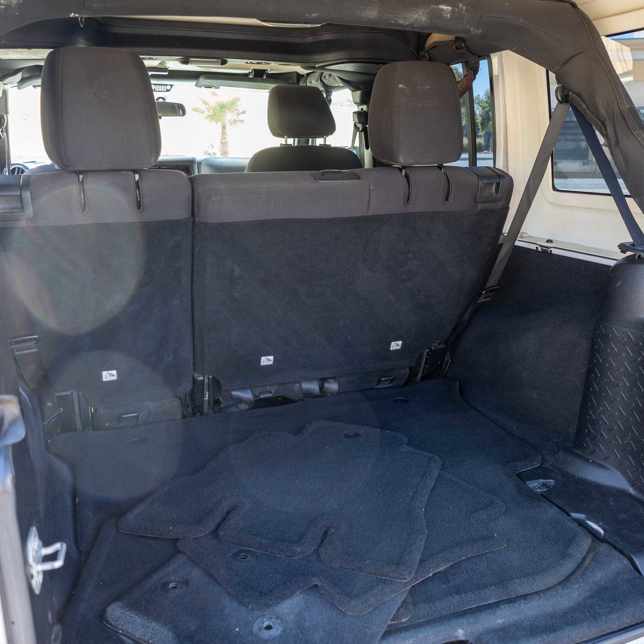 Used 2015 Jeep Wrangler Unlimited Sport w/ Connectivity Group AWD/4WD image 19