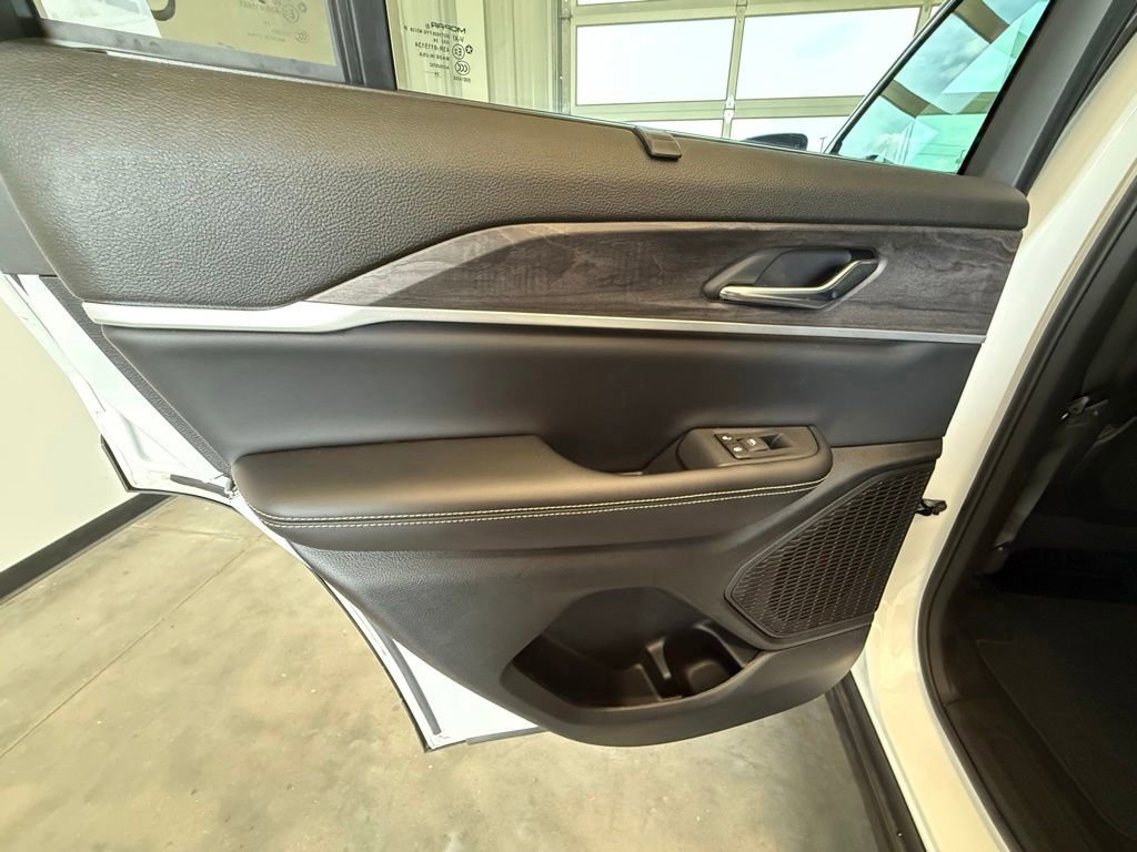 Used 2024 Jeep Grand Cherokee Limited w/ Luxury Tech Group II AWD/4WD image 19
