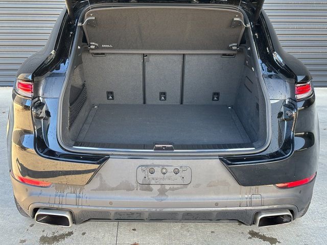 Certified 2025 Porsche Cayenne Coupe image 27