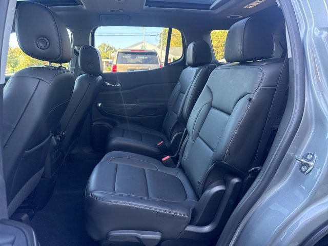 Used 2023 GMC Acadia SLT w/ Elevation Edition image 12