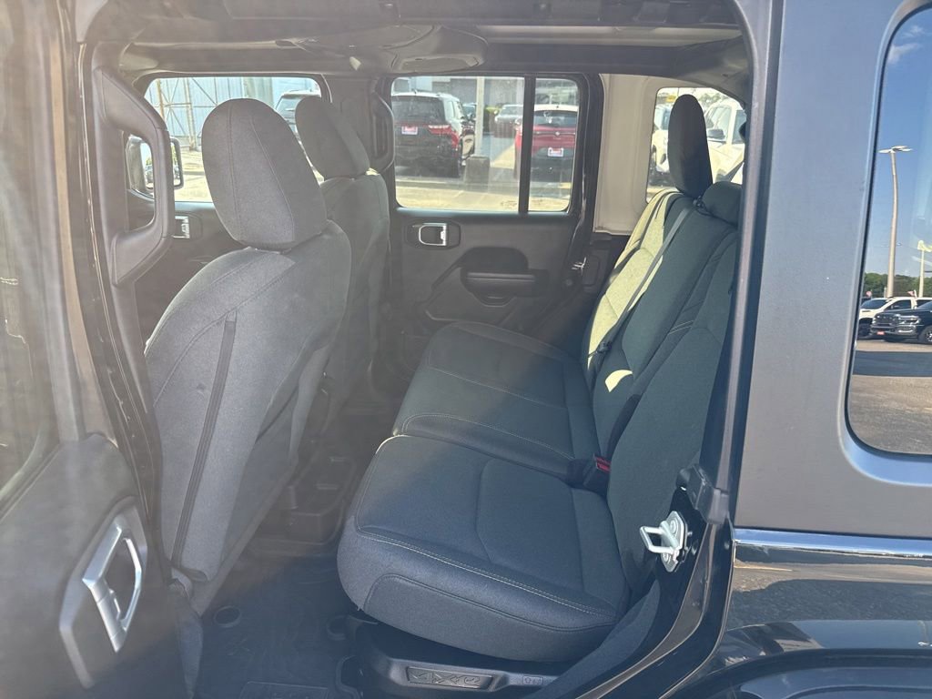 Used 2024 Jeep Wrangler Unlimited w/ Convenience Group AWD/4WD image 10