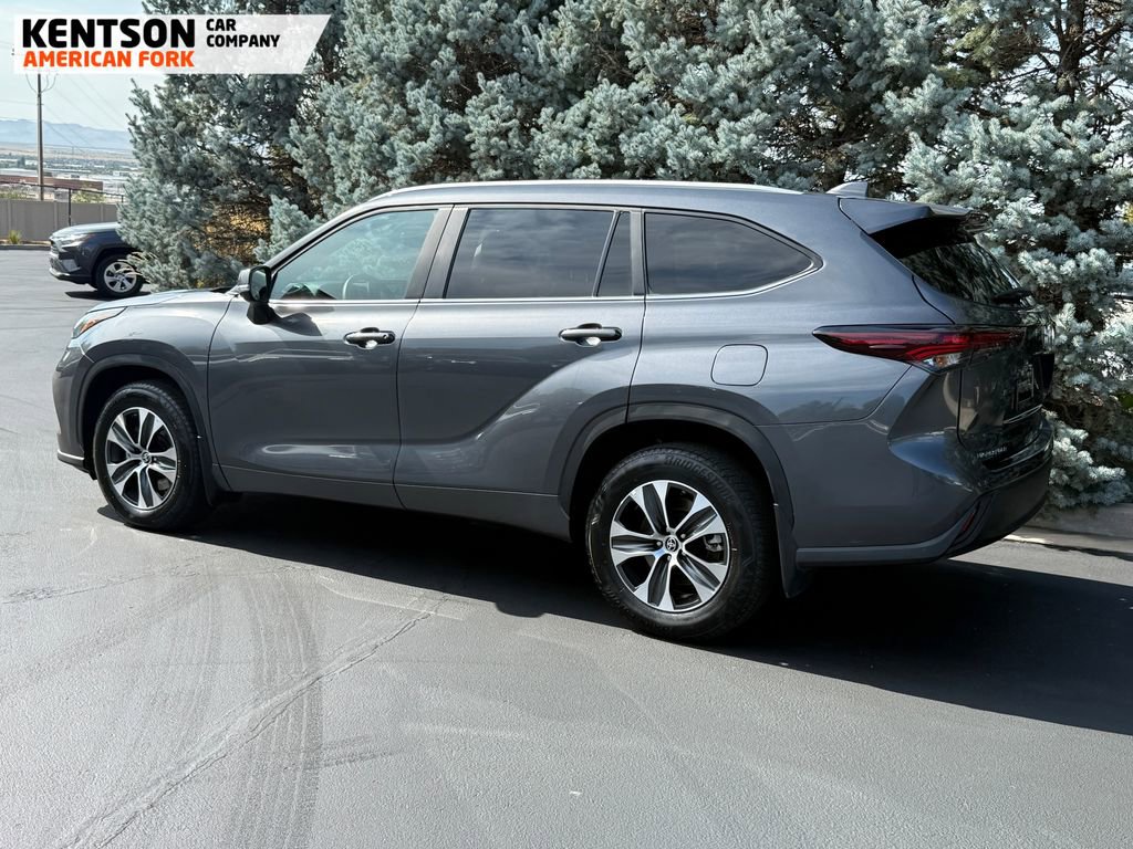 Used 2025 Toyota Highlander XLE image 5