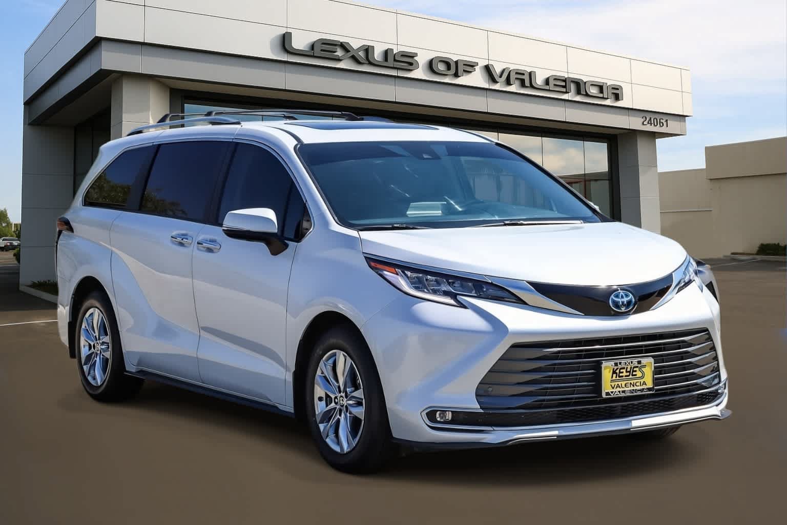Used 2023 Toyota Sienna Limited AWD/4WD image 5