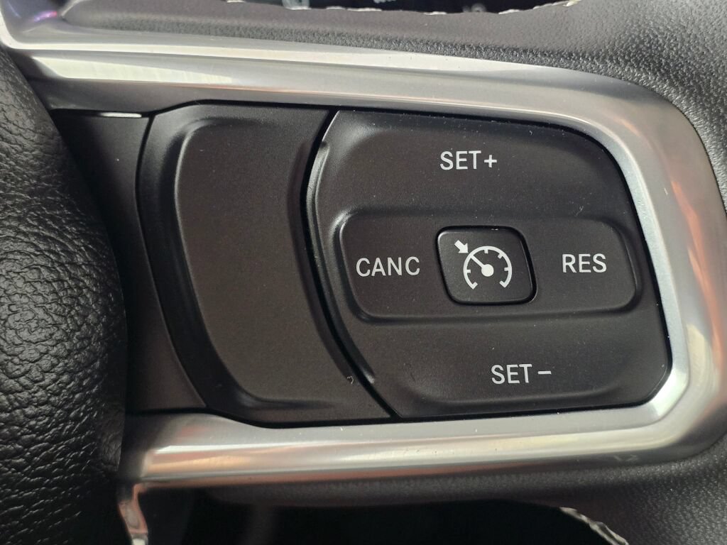 Used 2023 Jeep Wrangler Unlimited Sahara AWD/4WD image 34