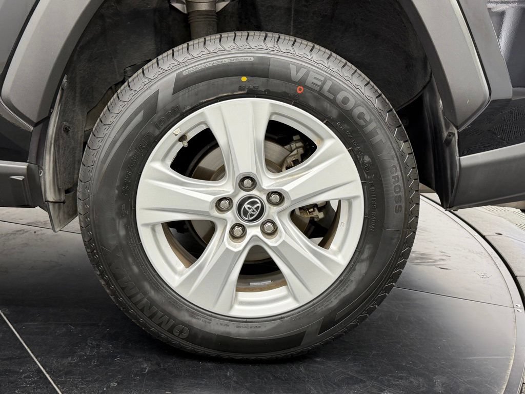 Used 2021 Toyota RAV4 XLE w/ Carpet Mat Package (TMS) AWD/4WD image 16