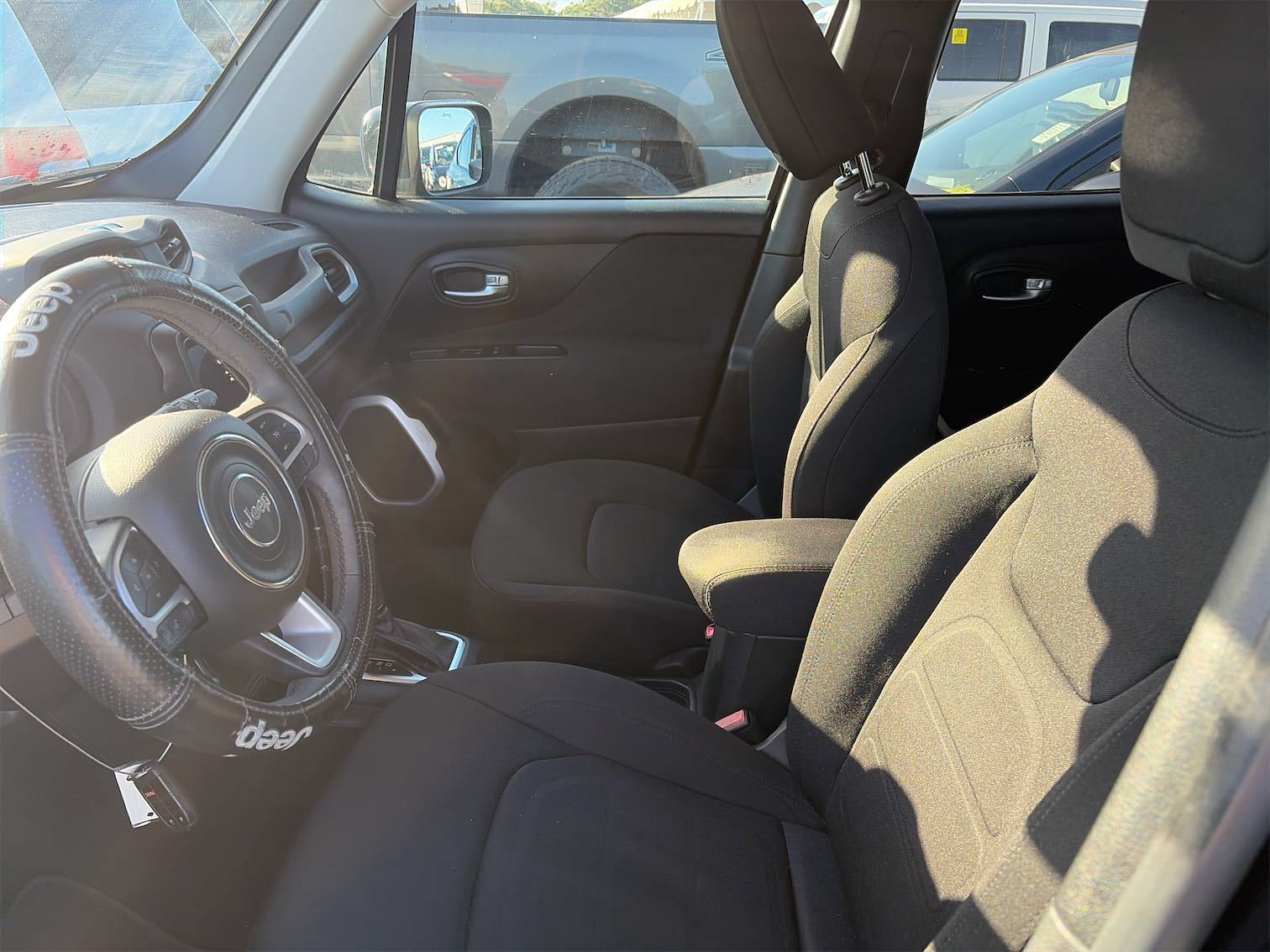 Used 2018 Jeep Renegade Latitude w/ Safety & Security Group FWD image 7
