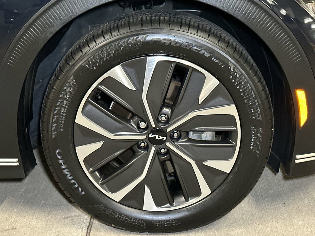 Certified 2024 Kia EV6 Light image 9
