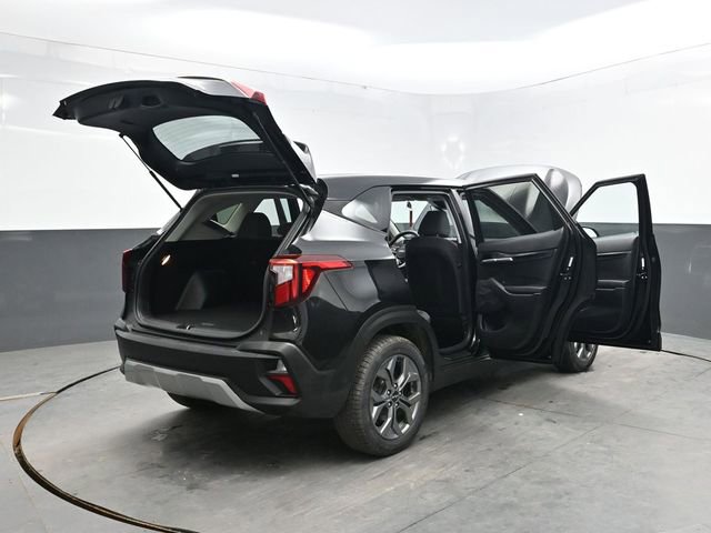 Used 2024 Kia Seltos LX AWD/4WD image 46