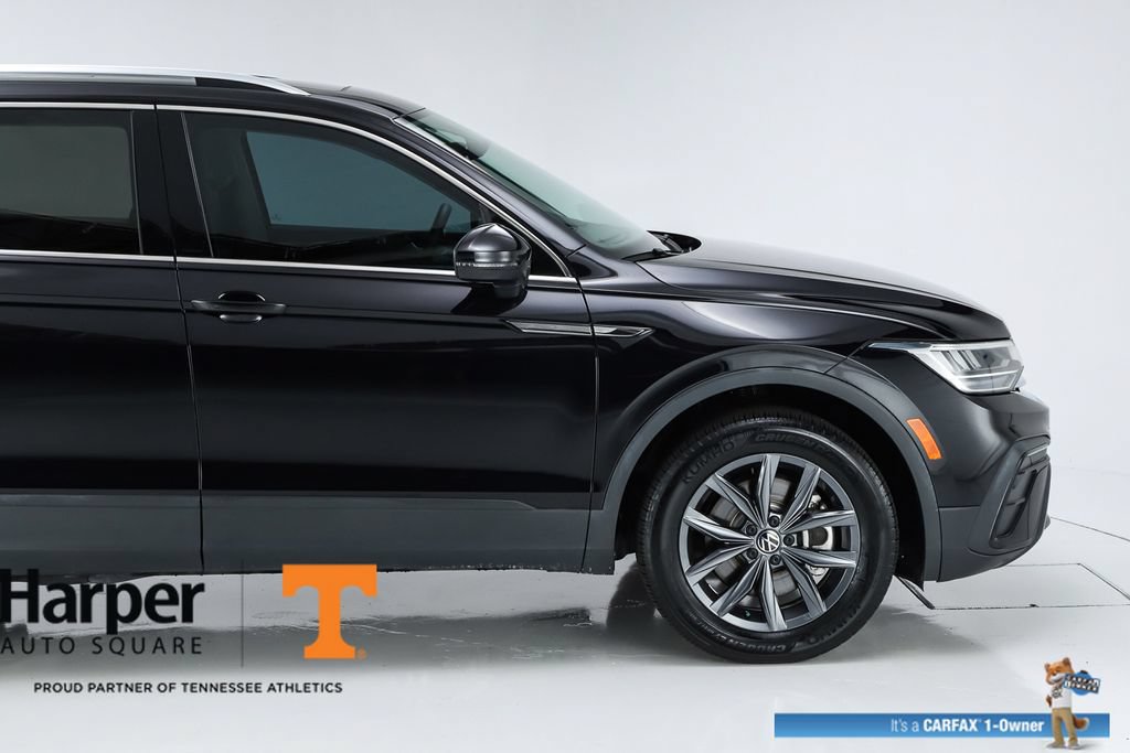 Used 2023 Volkswagen Tiguan SE w/ Panoramic Sunroof Package FWD image 12