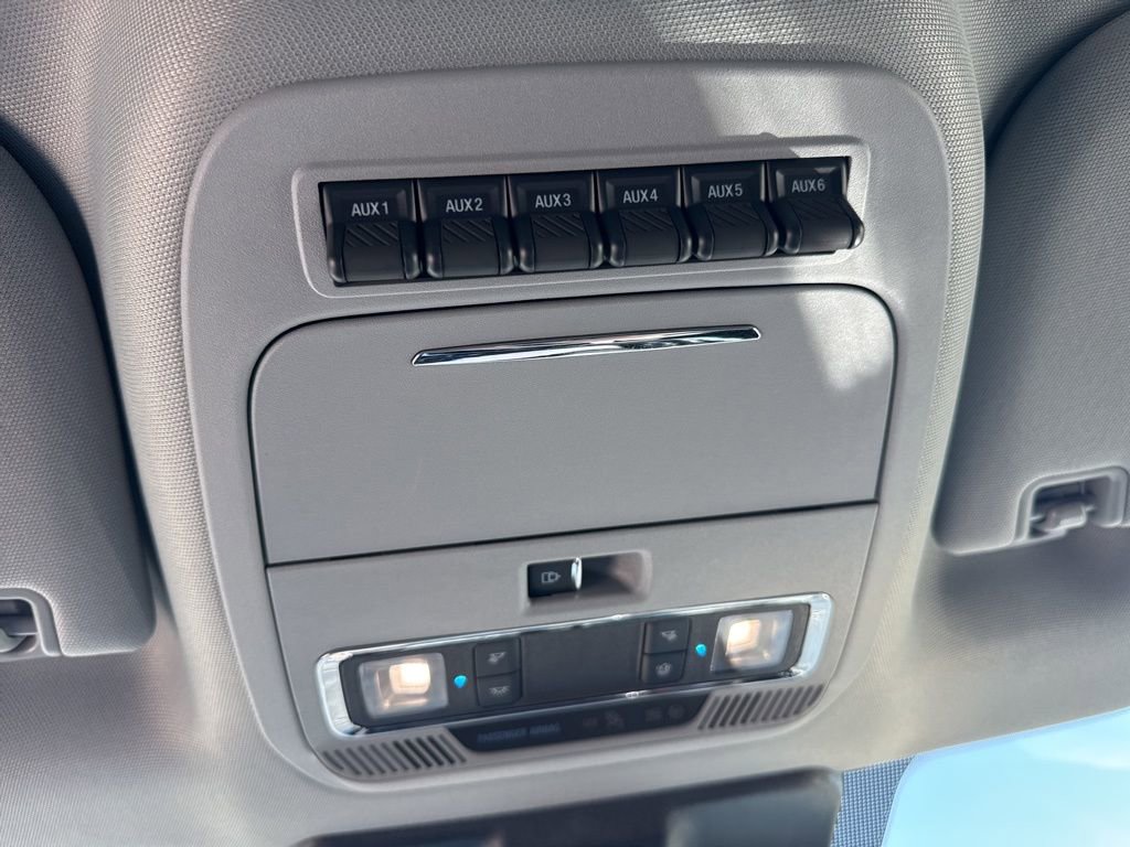 Used 2025 Ford F350 Lariat w/ FX4 Off-Road Package image 31