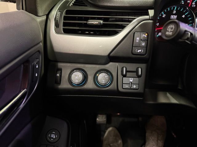 Used 2015 Chevrolet Suburban LTZ image 18