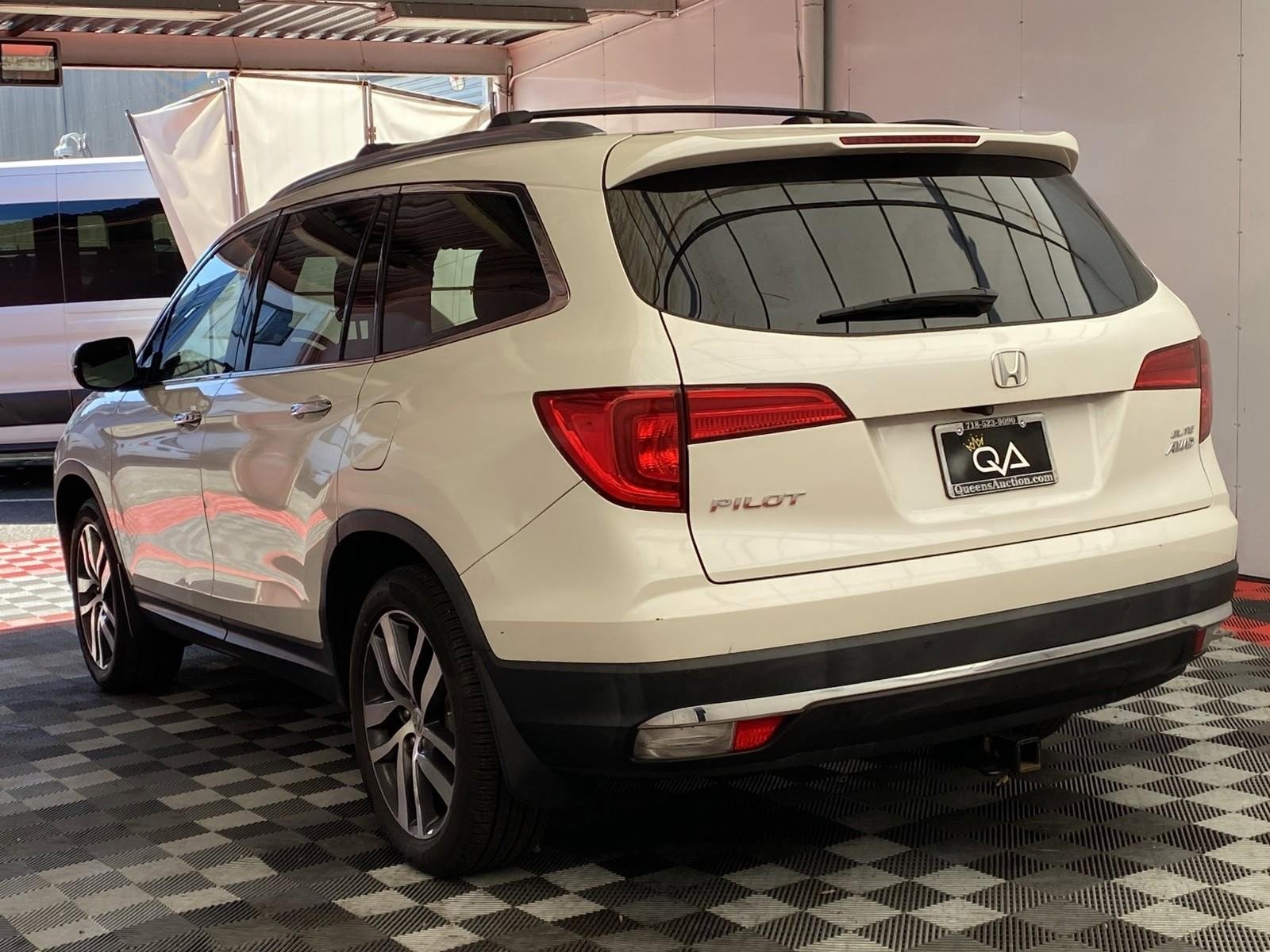 Used 2017 Honda Pilot Elite image 4