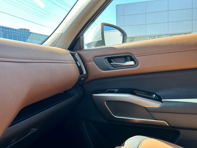 Certified 2025 Nissan Pathfinder Platinum image 21