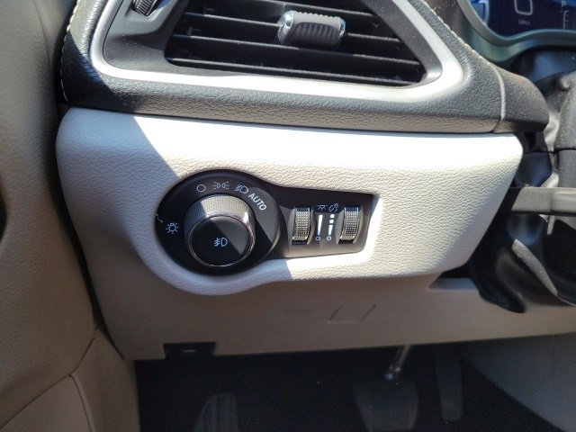 Used 2022 Chrysler Pacifica Touring-L image 24