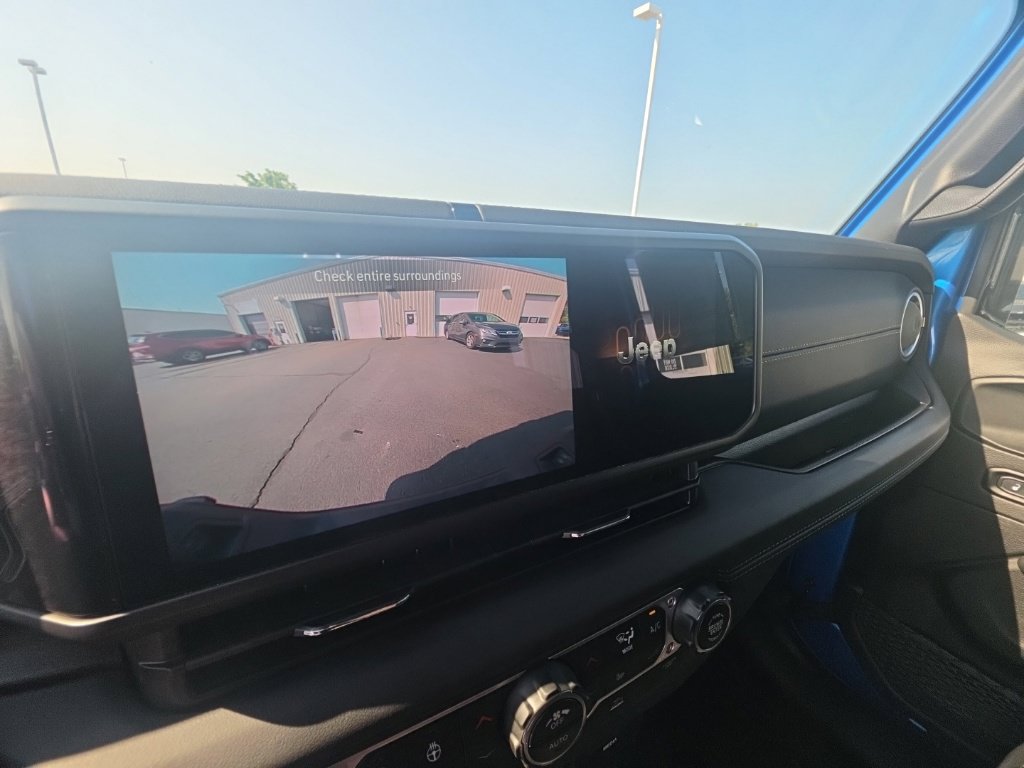 Used 2025 Jeep Gladiator Sport AWD/4WD image 20