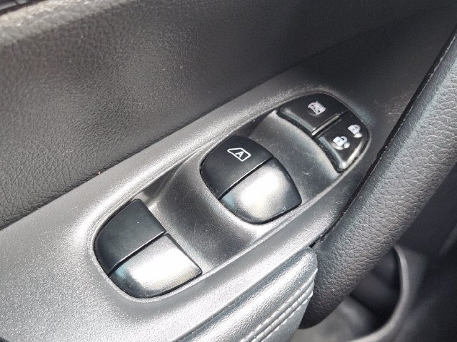 Used 2017 Nissan Rogue S FWD image 21
