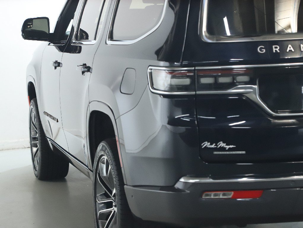 Used 2022 Jeep Grand Wagoneer Series III AWD/4WD image 46